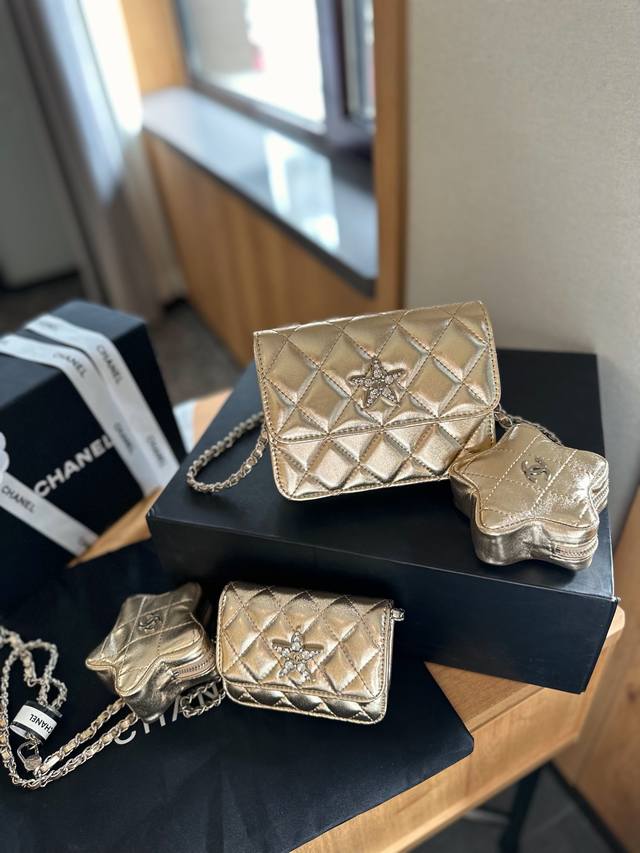 折叠礼盒包装 Chanel 24C 限定mini星星腰包 真的美哭啦！精致的星星logo加上银色小羊皮材质，还有银色水钻五金的搭配，简直是奢华与