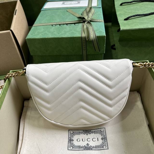 配全套原厂绿盒包装 新款gucci风格dtdht 9022 双g五金件将过去带入了众议院的现在 理念是 一个珍贵的衣柜是丰富的项目 可以穿一季又一季 这款链式迷