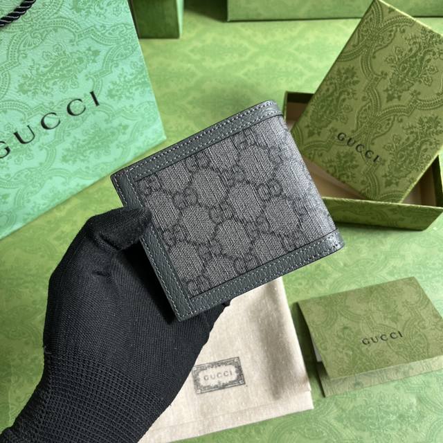 配全套原厂绿盒包装 Ophidia系列短夹 Gg标识由在1930年代出现的gucci钻石菱格纹演化而来 并从此成为gucci的传统精髓 这款全新ophidia系