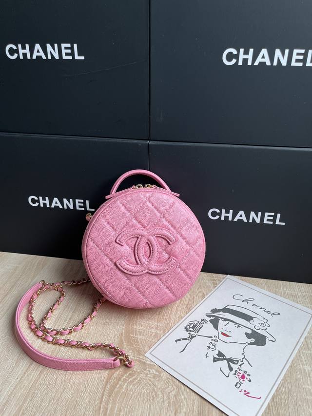 Chanel23P手柄圆饼包 在原有的圆饼包上面十 个手柄 更实用 可爱上增添气质颜色是绝绝 子啊最清爽的配色 舒服清凉 Cool 型号a S3875 尺寸:1