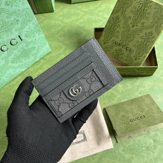 配全套原厂绿盒包装 Ophidia系列卡包 Gg标识由在1930年代出现的gucci钻石菱格纹演化而来 并从此成为gucci的传统精髓 这款全新ophidia系