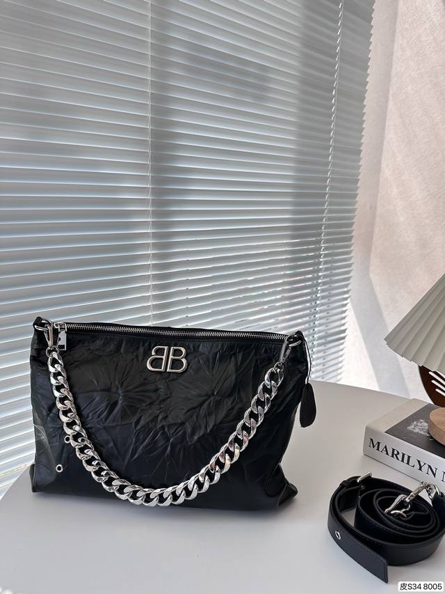 Balenciaga 巴黎世家 纯皮bb Soft Flap Bag新款包包 Bb Soft Flap Bag 直接超越了crush 在我心里的地位 银色金属