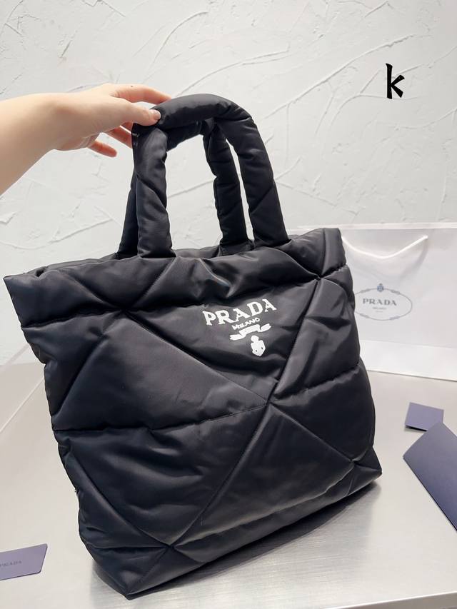 无盒 Size 底长高36*37Cm Prada 购物袋 够大够方便 轻便舒适又实用