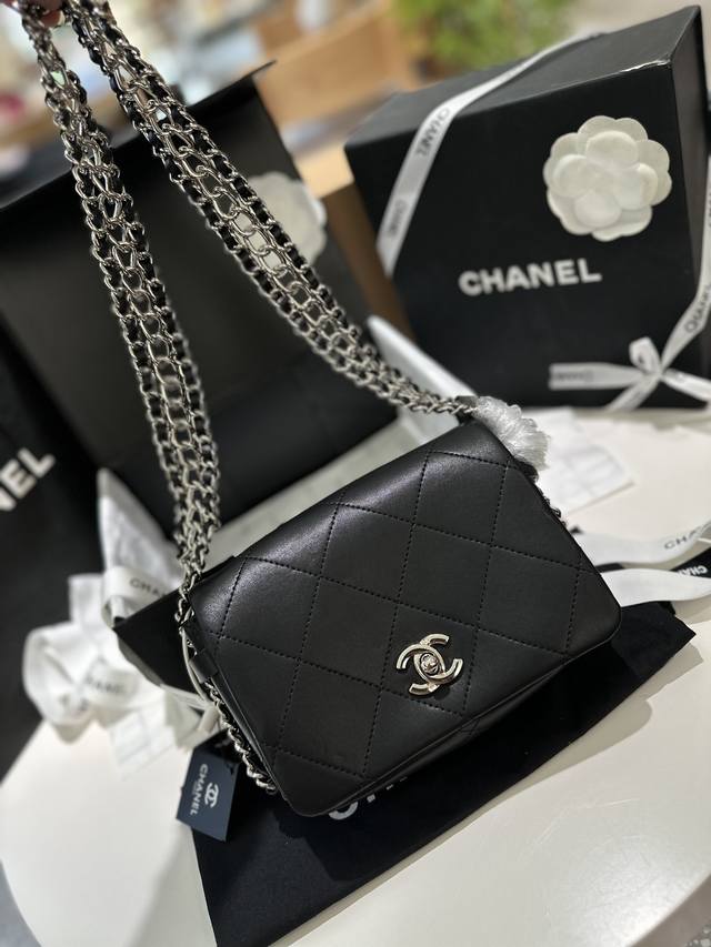 折叠礼盒包装 Chanel 金属链条风琴包 搭配很适这季节 复古氛围感瞬间拉满 尺寸18 13Cm