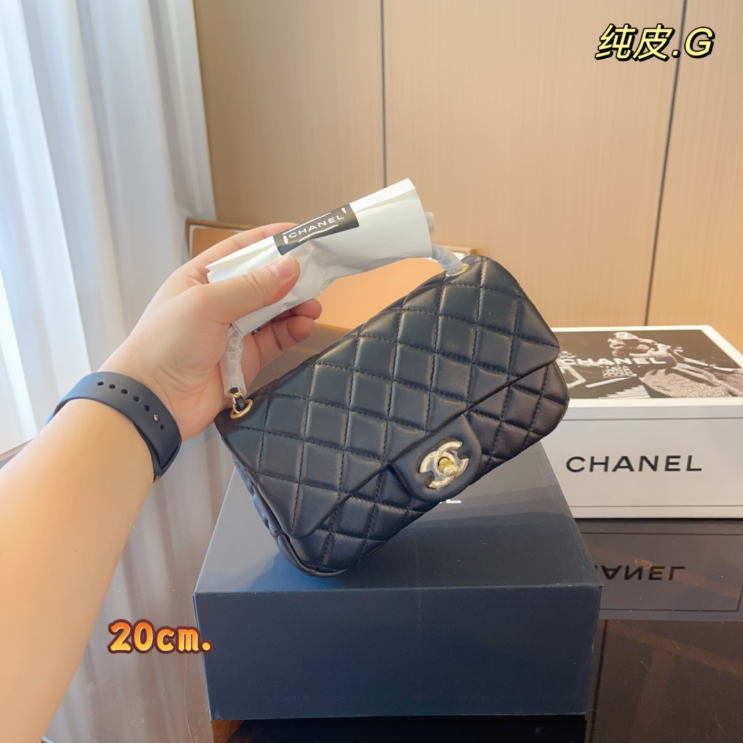 配飞机礼盒 Chanel香奈儿 方胖子 超级喜欢它简单有质感的设计 上身性感而帅气 很能装而且方便啊 无敌时髦洋气 尺寸 20*6*12 17*7*12Cm