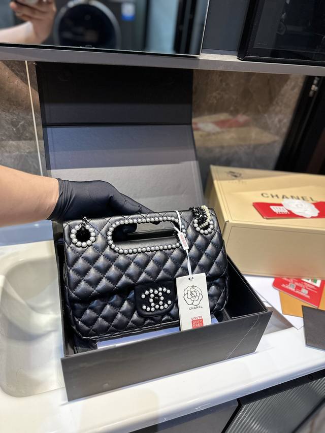 Chanel 23A手工坊 珍珠链条包 应该是买到本季包王了吧黑色珍珠太绝了 手提 单肩 斜挎 M尺寸25 20Cm - 点击图像关闭