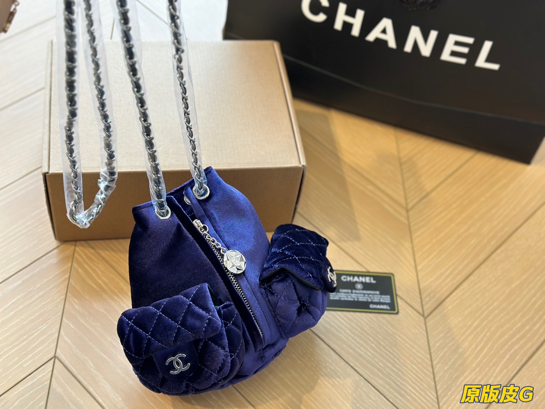 Chanel新品 牛皮质地 时装 休闲 不挑衣服 尺寸16*19Cm