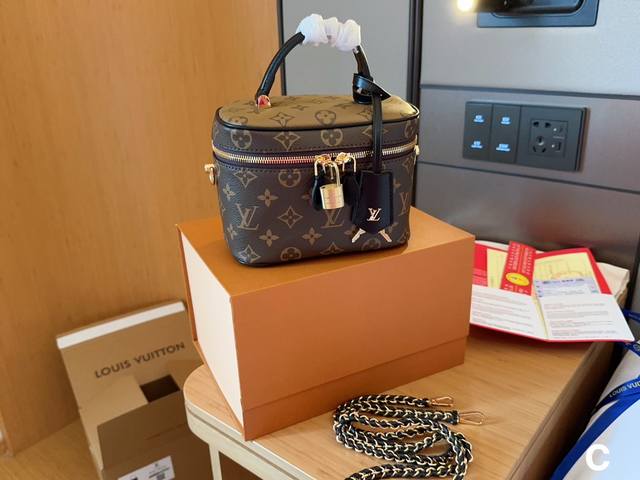高版本 Louis Vuitton Lv路易威登 Vanity 链条包化妆包 尺寸19Cm 礼盒包装飞机箱