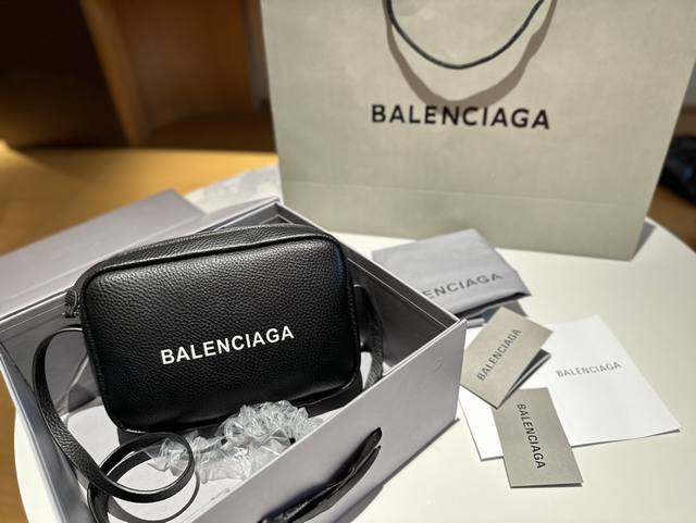 巴黎世家balenciaga 经典相机包 尺寸20Cm 礼盒包装 - 点击图像关闭
