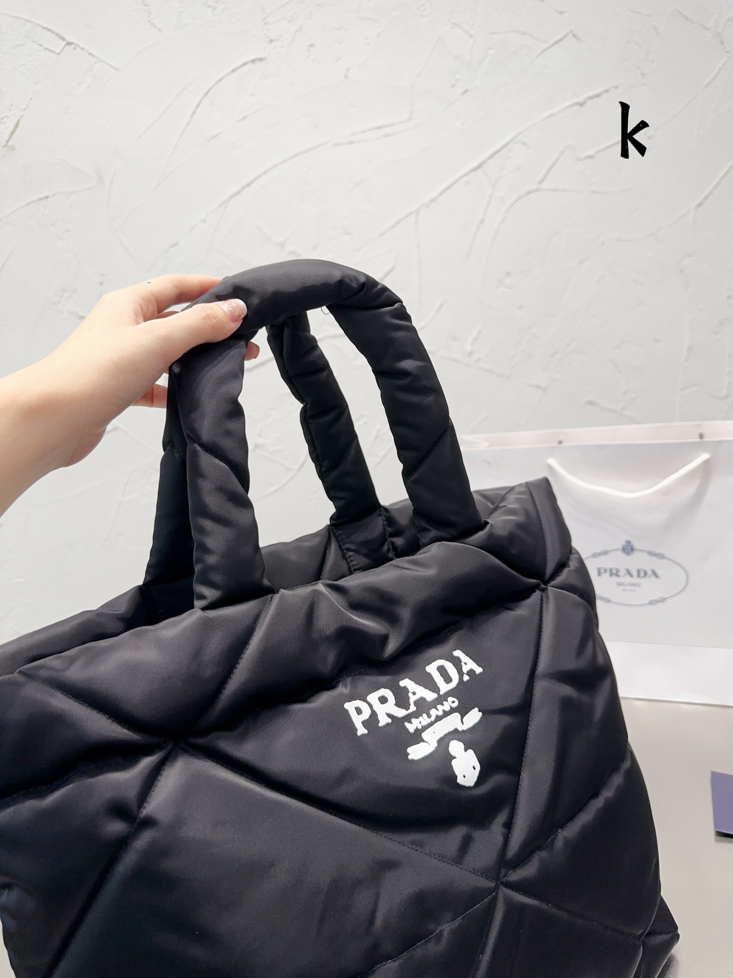 无盒 Size 底长高36*37Cm Prada 购物袋 够大够方便 轻便舒适又实用