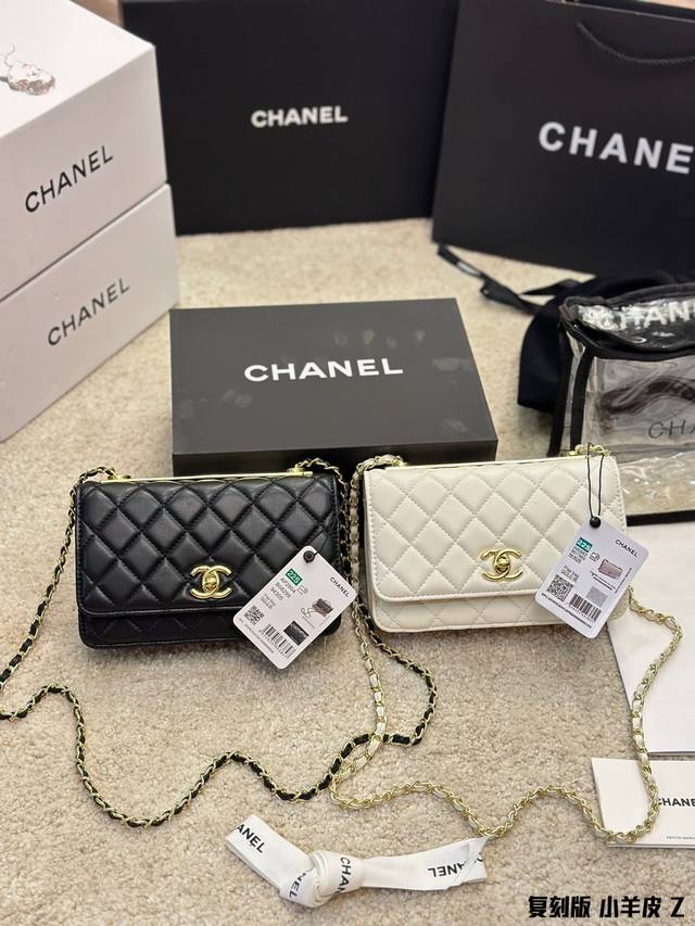 小羊皮 Chanel 19 Trendy Woc 发财包 小香牛皮最近好多明星都在背 Chanel 19 这款包是由老佛爷karl Lagerfeld 和 Ch