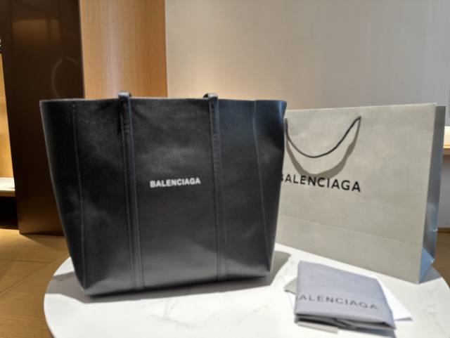 无盒 Size 36*29Cm 巴黎世家 Balenciaga 购物袋托特包 简单实用耐看 愈看愈好看