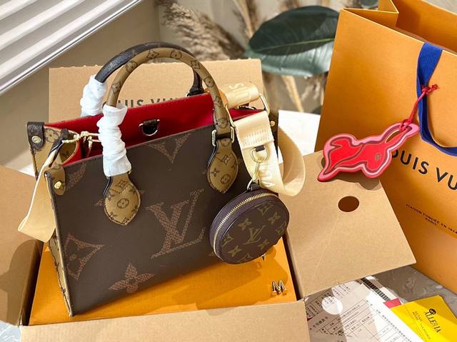 礼盒包装 原单品质 Lv 二合一 Mini Onthego 购物袋 性价比之王这是一款超赞的包型 灵感来自于恶搞lv的街头品牌 曾经的曾经 Louis Vll