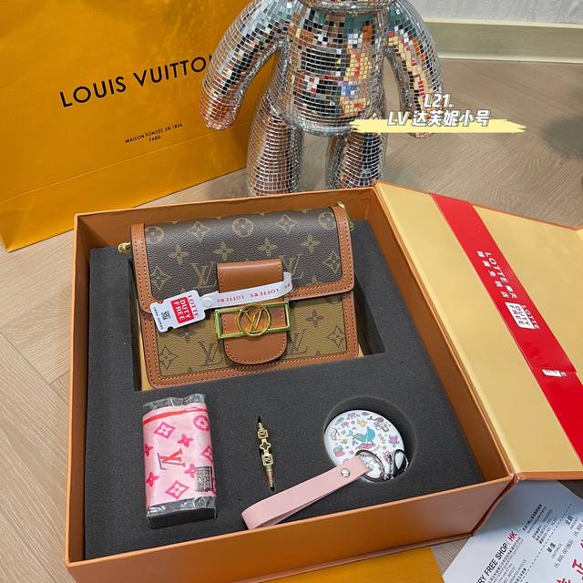 Lv 路易威登 达芙妮小号镜子手镯丝巾四件套 组合套盒 尺寸 20Cm 折叠礼盒包装