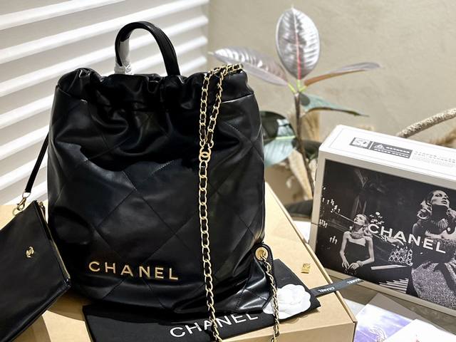 原厂皮 礼盒包装 Chanel 垃圾袋双肩包 Tote 以数字命名的 垃圾袋 2021 年10 月 Chanel 品牌艺术总监virginie Viard在20