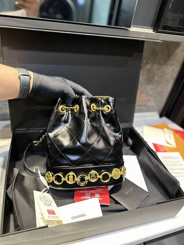 折叠礼盒 Chanel新品 金币水桶包 油蜡皮质地 时装 休闲 不挑衣服m尺寸21*23Cm