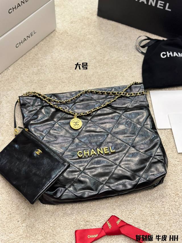 复刻版 牛皮 Chanel 23Bag 以数字命名的 垃圾袋 2021 年10 月 Chanel 品牌艺术总监virginie Viard在2022年春夏 时装