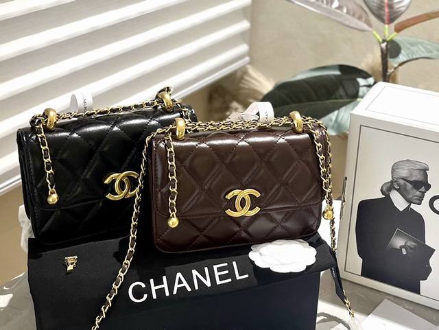 头层皮 纯皮 礼盒包装 Chanel 双金球链条包 慵懒随性又好背 黑色 棕色 上身满满的惊喜 高级慵懒又随性 彻底心动的一只 Size 19Cm