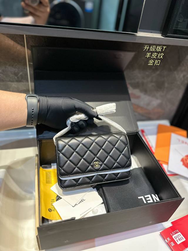 折叠礼盒 Chanel 香奈儿发财 羊皮纹一款随身小包推荐给大家 香奈儿woc新款发财包 可斜挎单肩 链条可收入包内作为手包使用尺寸18.4.12