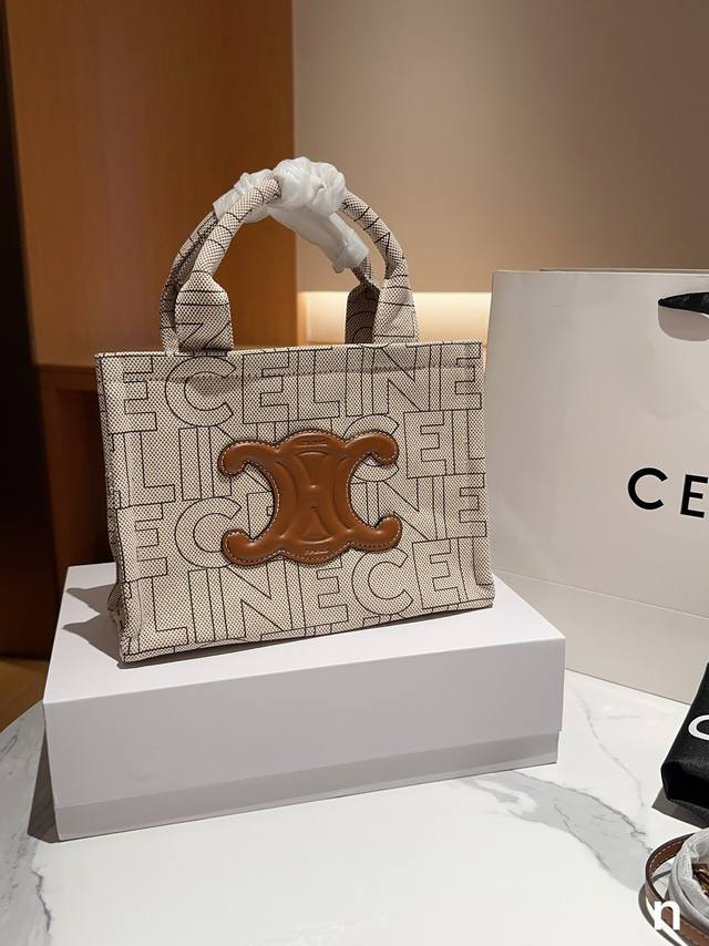 Celine 赛琳 Triomphe凯旋门帆布托特包tote购物袋 尺寸25Cm 礼盒包装