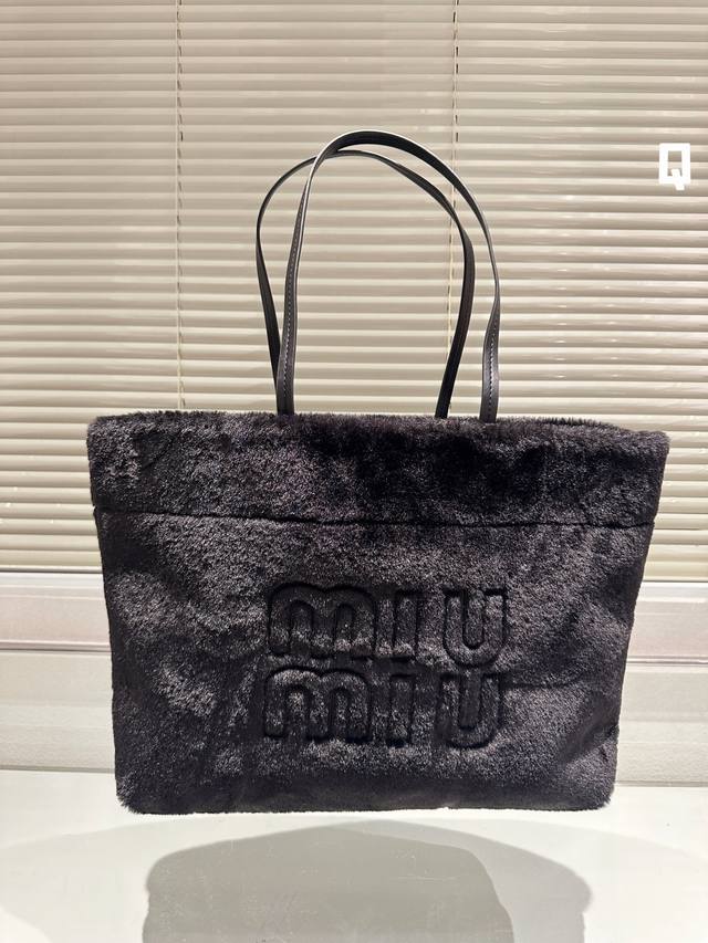 Miumiu新品毛毛购物袋 托特包 超大容量 推荐尺寸38