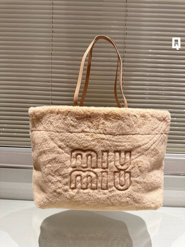 Miumiu新品毛毛购物袋 托特包 超大容量 推荐尺寸38