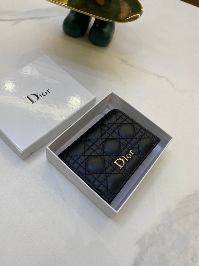 7009 Dior 专柜新款女士钱包 对 折款 里外原版羊皮 原版质量做工 小身躯 大容量 超级美哦