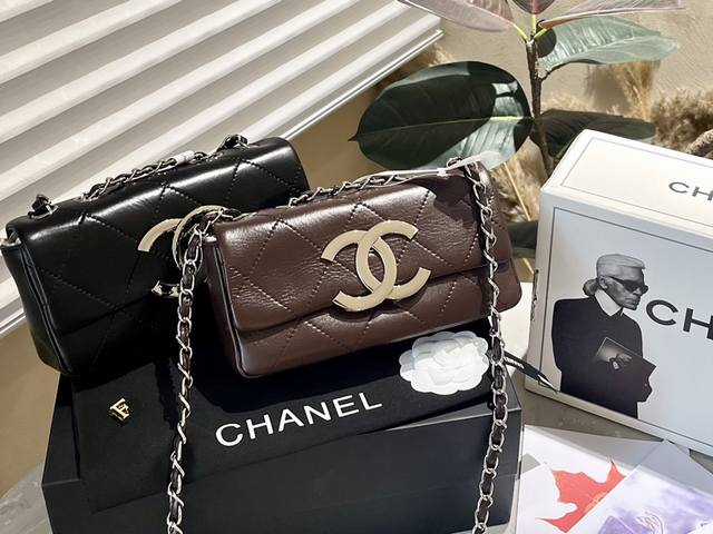 纯皮 折叠礼盒 Chanel 中古链条包 全新双c链 黑色系的搭配很适这季节 复古氛围感瞬间拉满 尺寸21Cm