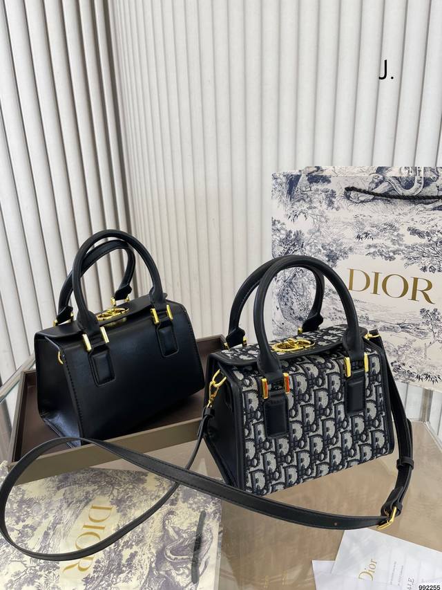 Dior迪奥手提包 很有复古的感觉 高级又不失优雅 超有氛围感 通勤 休闲 约会通通可搭 尺寸20 14