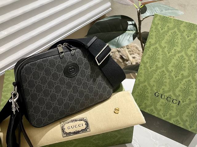 折叠礼盒 Gucci Ophidia系列gg男士黑花相机包 肩背包 尺寸25x17Cm