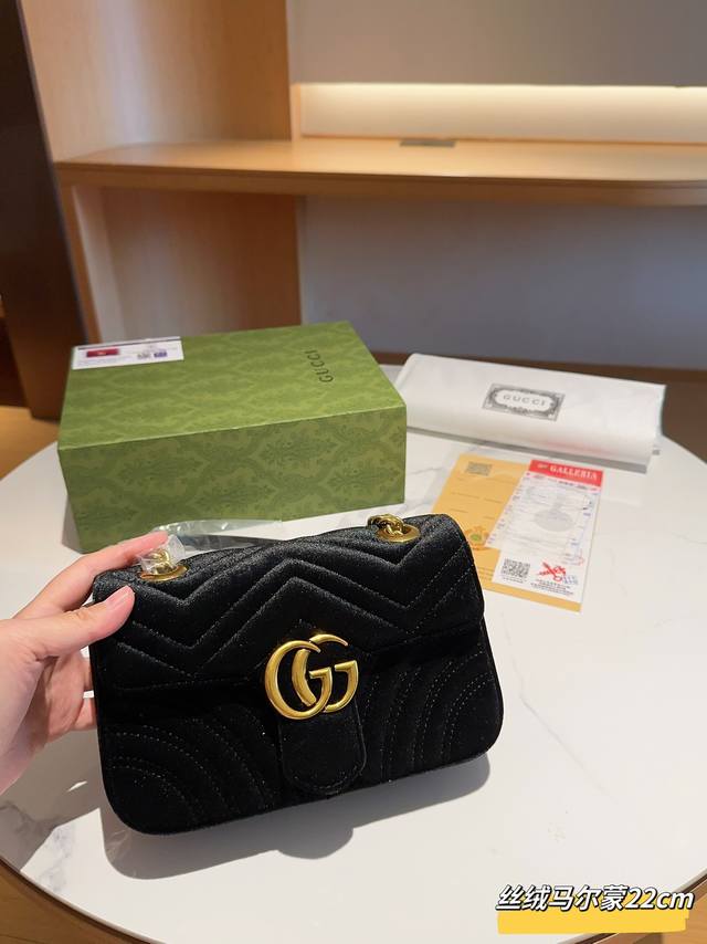 Gucci古奇 Gg Marmont系列 天鹅绒丝绒马尔蒙马蒙链条包 尺寸22Cm 礼盒包装