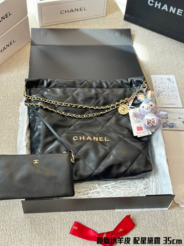 配星黛露 Chanel 22Bag 以数字命名的 垃圾袋 2021 年10 月 Chanel 品牌艺术总监virginie Viard在2022年春夏 时装秀_ - 点击图像关闭