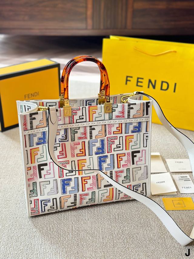 七彩 尺寸 35 30Cm F家 Fendi Peekabo 购物袋 经典的tote造型 托特包