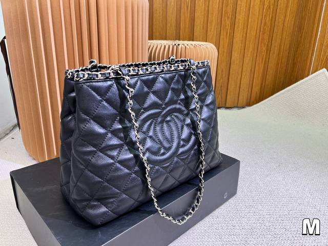 礼盒包装 Chanel香奈儿托特包 链条购物袋 羊皮纹面料 柔软耐用 单肩背包 尺寸 32x23Cm