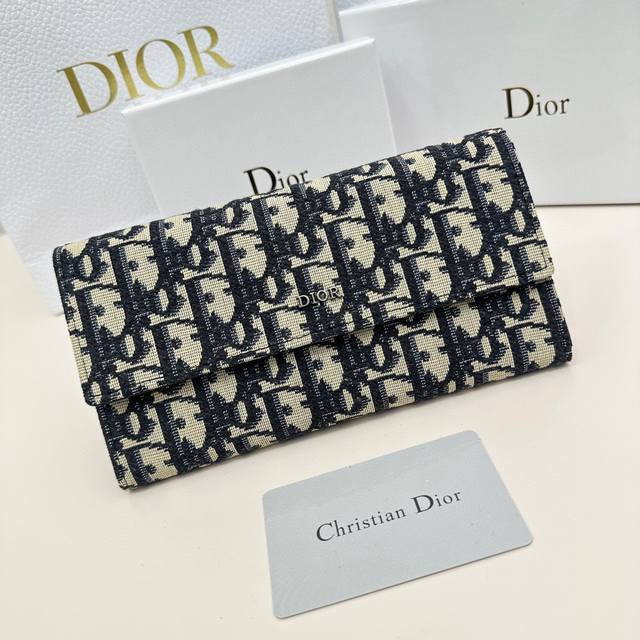 Dior D30 颜色 黑色 尺寸 19x10 5x3 5 说明 Dior专柜最新款火爆登场 采用进口小牛皮 绝美绣线 做工精致 媲美专柜