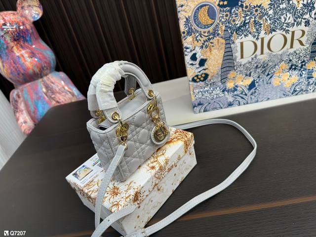 折叠盒 Dior 戴妃包 Diorlady-Life 在澳门威尼斯喜提一款lady-Life包治百病不是假的含它实在是太美了 实物比照片好看 迪奥戴妃yyds
