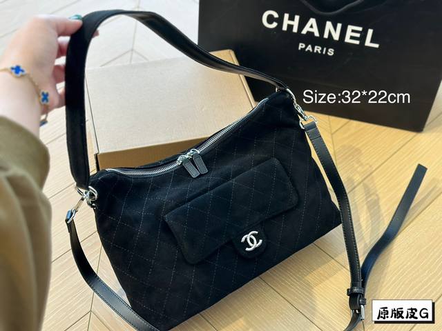 Chanel新品牛皮质地时装 休闲 不挑衣服尺寸32*22Cm