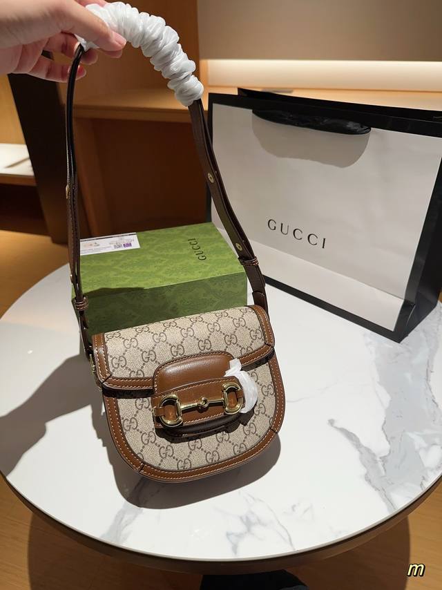 Gucci古奇23年新款 1955Mini马衔扣迷你燕麦色马鞍包尺寸18Cm礼盒包装