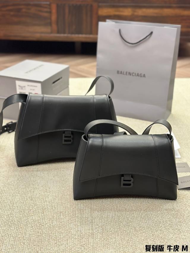 牛皮版本 大包推荐 Balenciaga Downtown巴黎世家最喜欢的一款包包容量大又好看 还不容易撞包斜挎单肩都好看 #Balenciagadowntow