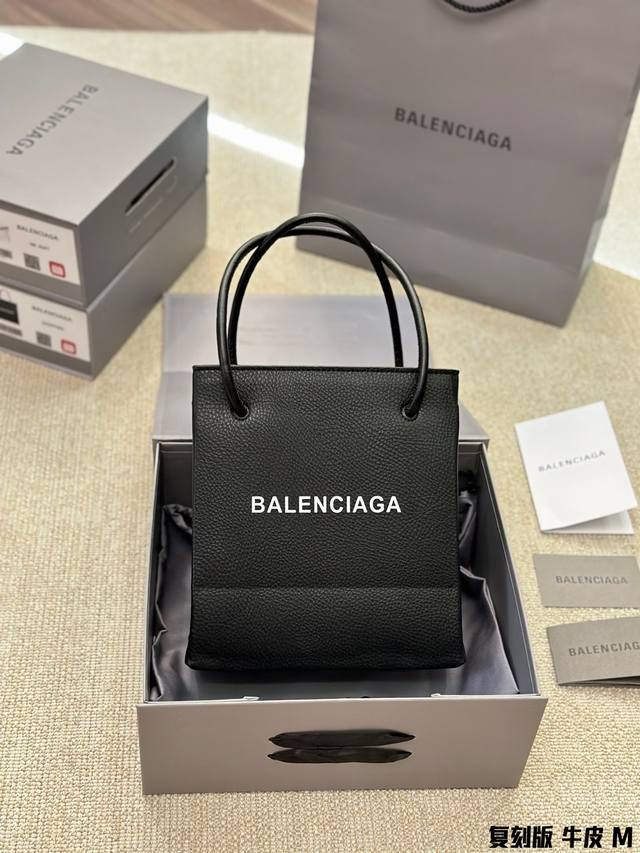 牛皮版本 Balenciaga 来感受下 Brother Gtx 的作品balenciaga Minitote 可爱的很哟巴黎世家这只大小刚好再大就会不时髦 S