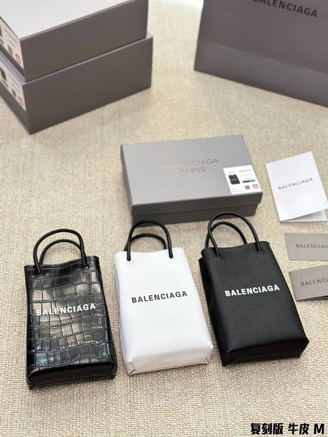 牛皮版本 Balenciaga手机包 小巧精致又实用 Balenciaga牛皮购物袋的新成员 简直是太棒了 想要帅 简洁又不用担心出错的话 它绝对是没毛病的呀 - 点击图像关闭