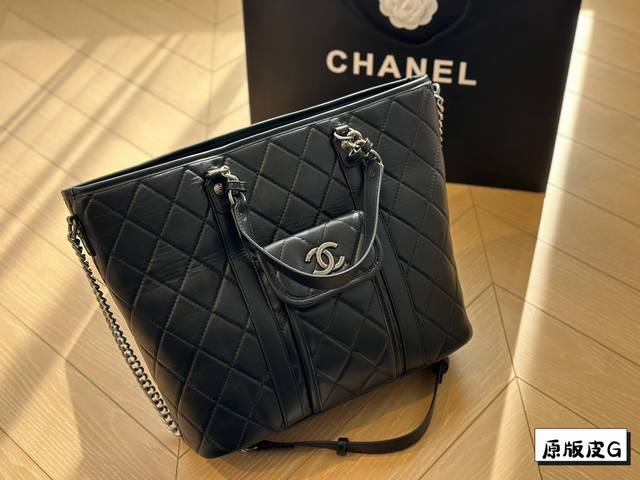 Chanel新品牛皮质地时装 休闲 不挑衣服尺寸33*30Cm