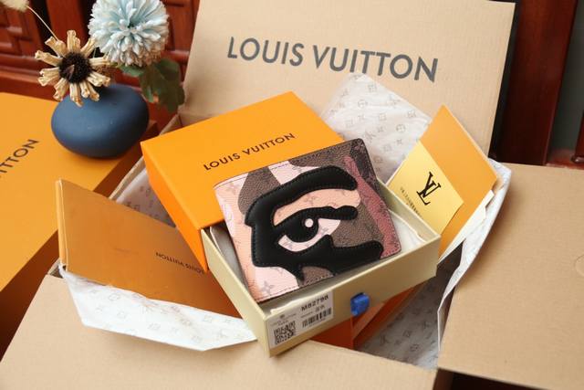 Multiple錢包m 73短夹 配上 Faces 設計主題 出自louis Vuitton X Yayoi Kusama全新的獨家聯合系列 型格的藍色taur