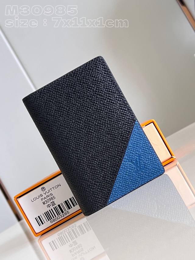 顶级原单 独家实拍 M30 中蓝 本款口袋钱夹为 Taga 牛皮革浸染自然色调 囊括卡片夹层 内袋和信用卡外袋 X 11 1 X 1厘米 长度 X 高 X 宽