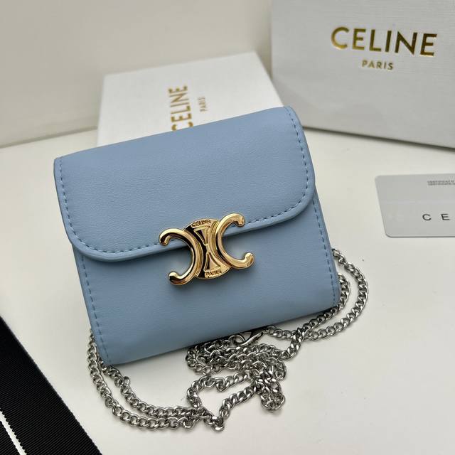 品牌 Celine 10783 链条可拆卸 颜色 矿物灰 尺寸 11*10*5 说明: Celine凯旋门非常炫美的一个系列 专柜同步 采用头层牛皮 精致时尚