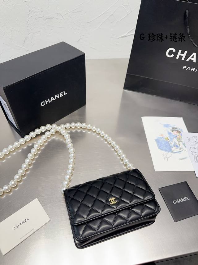 原单小羊皮 Chanel 珍珠woc 发财包 小香牛皮最近好多明星都在背chanel 19 这款包是由老佛爷karl Lagerfeld和chanel现任创意总