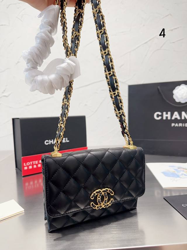 Chanel 23K链条包慵懒随性又好背 上身满满的惊喜 高级慵懒又随性 彻底心动的一只 Size 19 13Cm