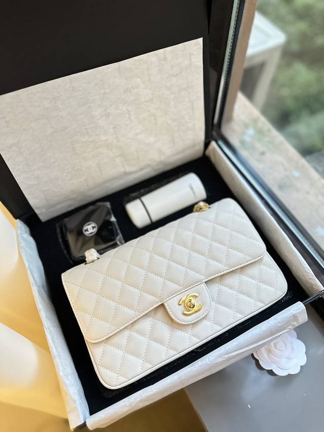 超值套盒 全套折叠礼盒包装 Chanel Cf手袋chanel保温杯chanel镜子 香奈儿顶级1112 Cf 全称是 Classic Flap 拿到手里才能感