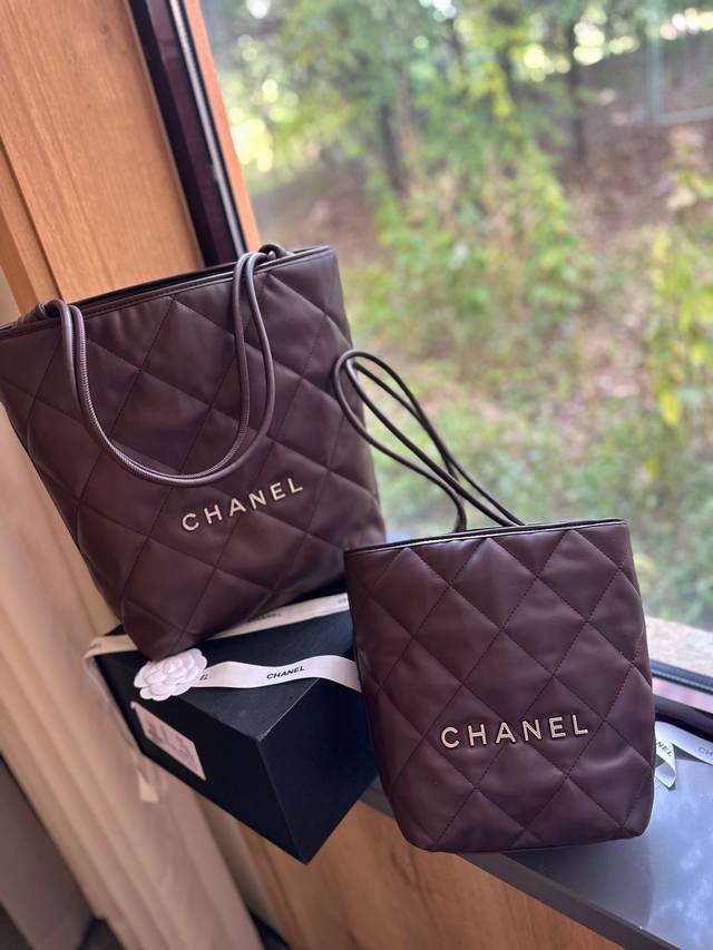 礼盒包装 Chanel 香奈儿新品 金币mini 水桶包 时装 休闲 不挑衣服 尺寸20Cm小 25Cm大 - 点击图像关闭