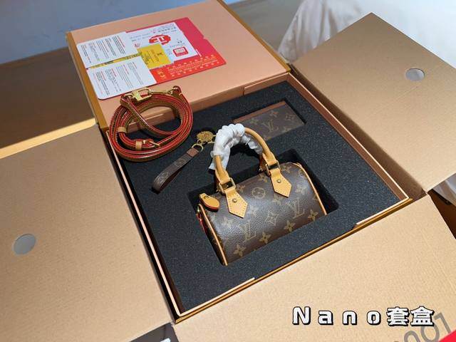 Lv 路易威登 Nano Speedy蜜蜡皮钥匙扣卡包套盒组合 肩带拆卸调节 尺寸16Cm 礼盒包装飞机箱